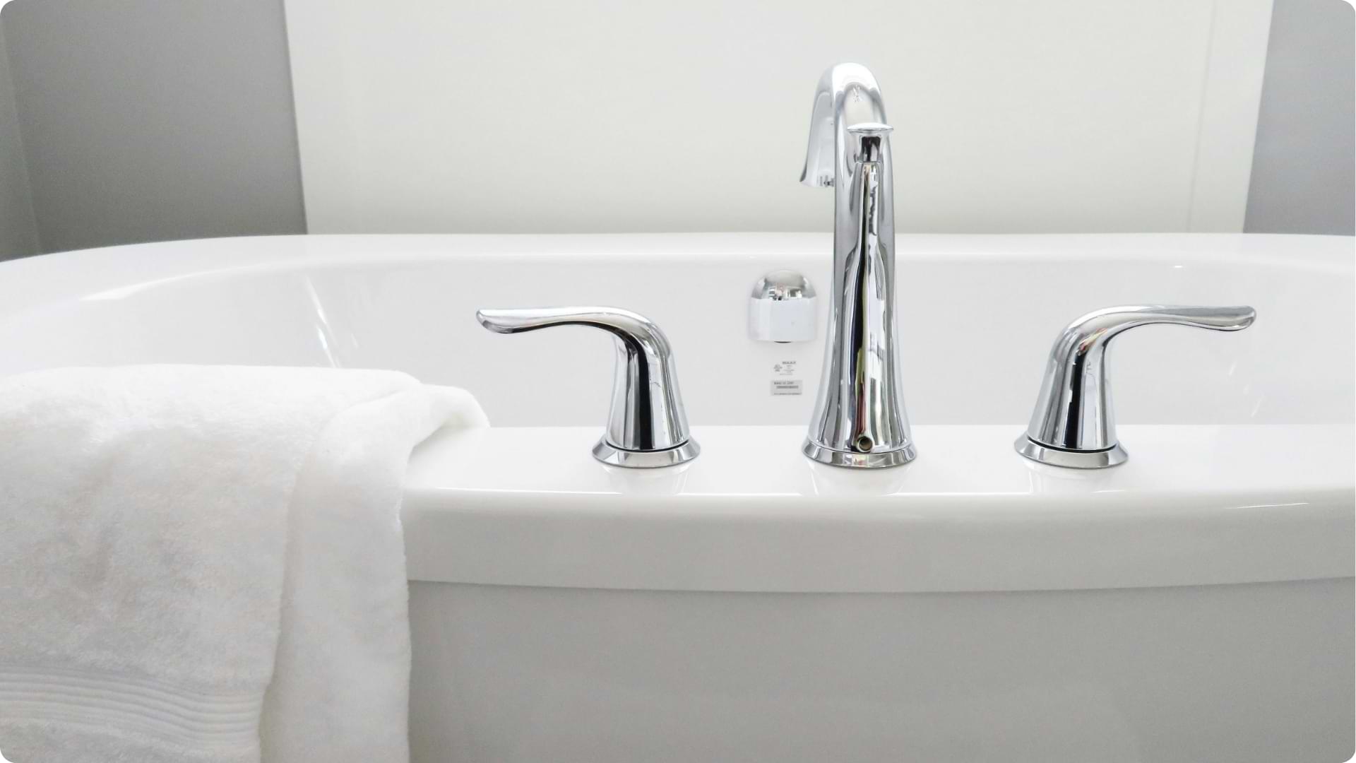 resin vs acrylic tub